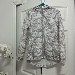New Balance Women's White and Gray Camouflage Ski Jacket
